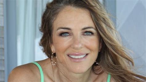 Elizabeth Hurley, 57, is back in a bikini and she looks。